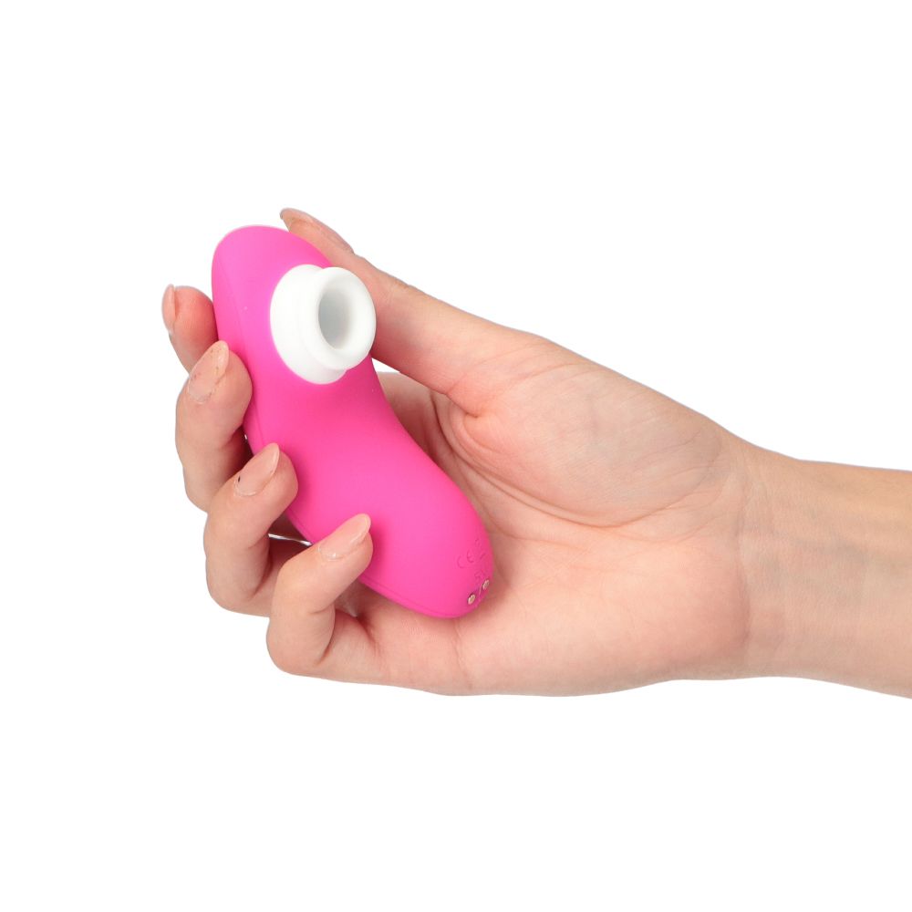 stimolatore a suzione fruit of love confronto con mano