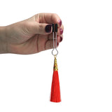 pinze_per_capezzoli_lovetoy_glamor_tassel_nipple_clamp con mano