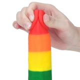lovetoy_7.5_prider_dildo con mano
